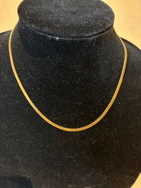 vintage Givenchy gold-plated herringbone chain necklace 👝